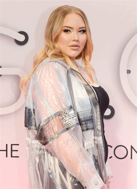 NikkieTutorials Reveals Who Blackmailed Her Into Coming Out: 